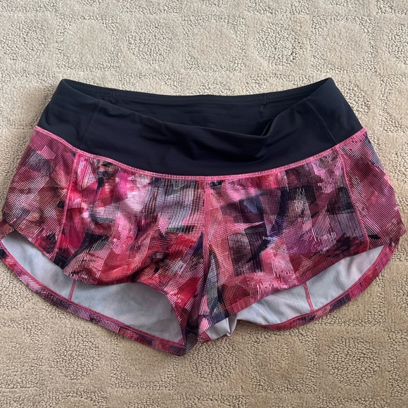 Lululemon speed up pink pattern shorts - Picture 2 of 4